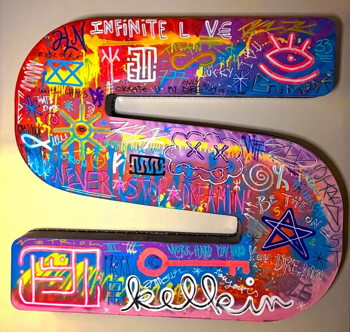 Infinite Love - Lettre LED signature par Kelkin 96×90cm